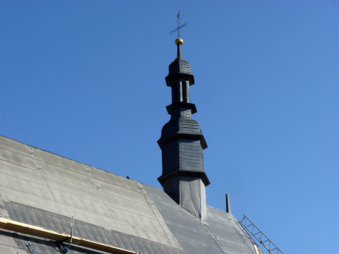 Dacharbeiten an St. Crescentius (Foto: Karl-Franz Thiede)